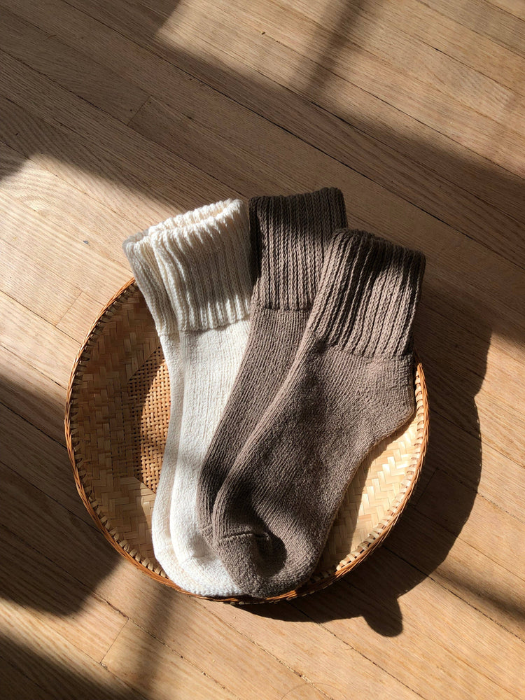 PACK OF TWO - SUPER TERRY ANKLE SOCKS: Cream & Brown / One size ( L/XL )