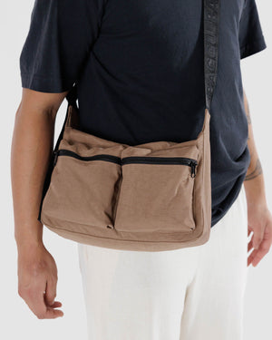 BAGGU Medium Cargo Crossbody in Cocoa