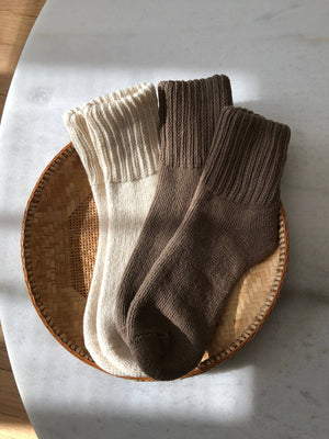 PACK OF TWO - SUPER TERRY ANKLE SOCKS: Cream & Brown / One size ( L/XL )